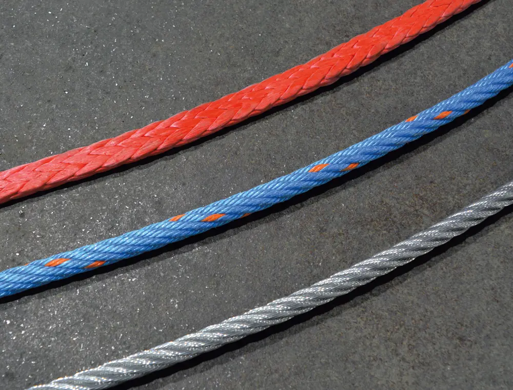 Cable or chain scraper system?