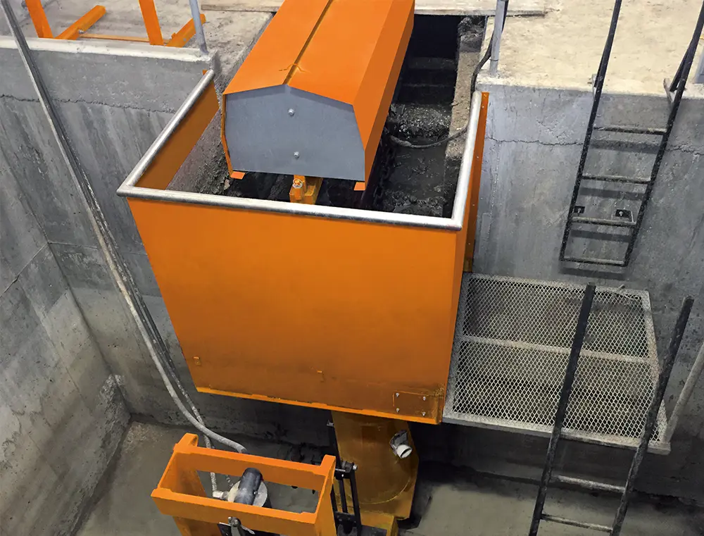 Tall hoppers for free stall cross gutter eliminates risk of flooding