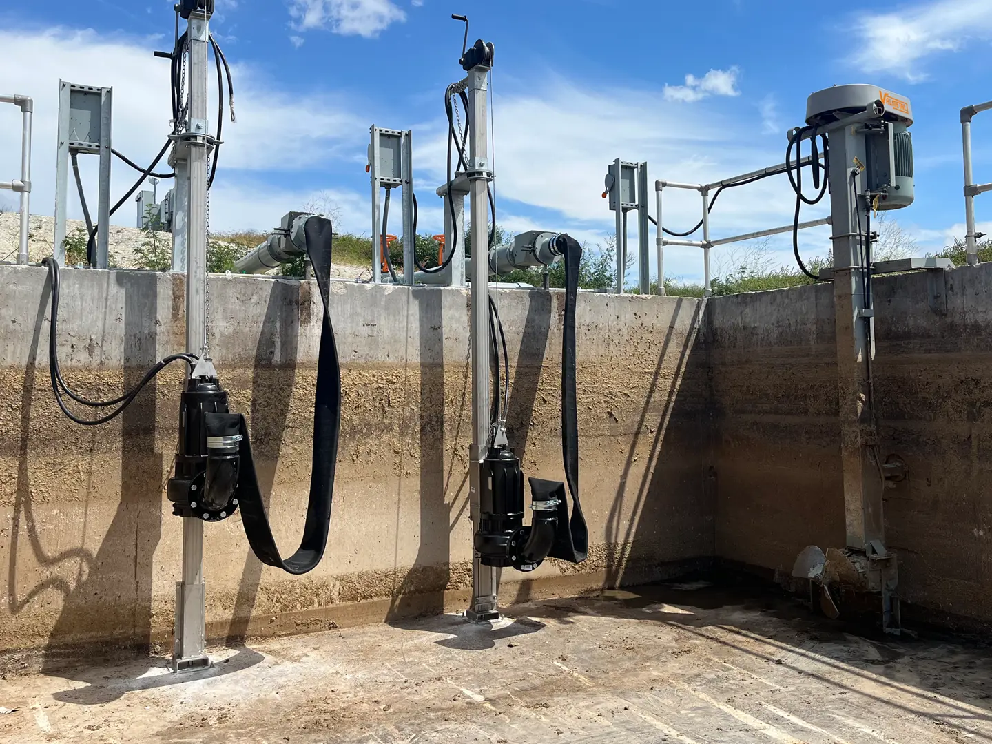 Submersible chopper pumps