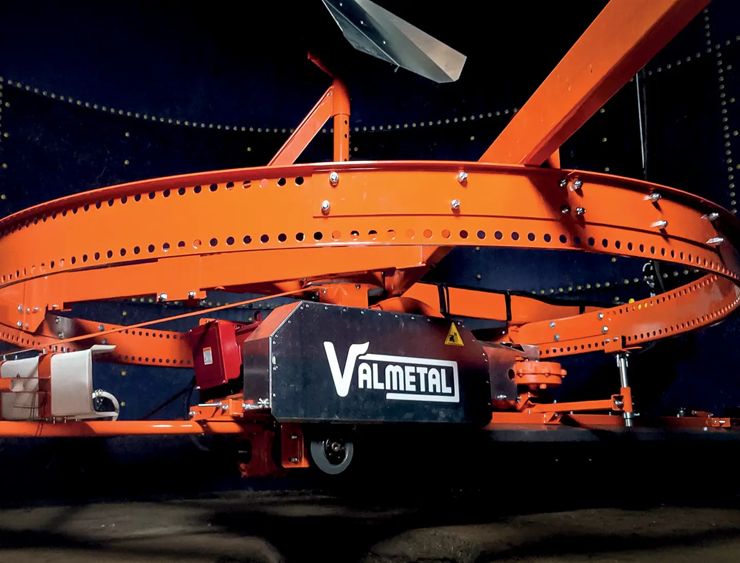 Ring drive silo unloader