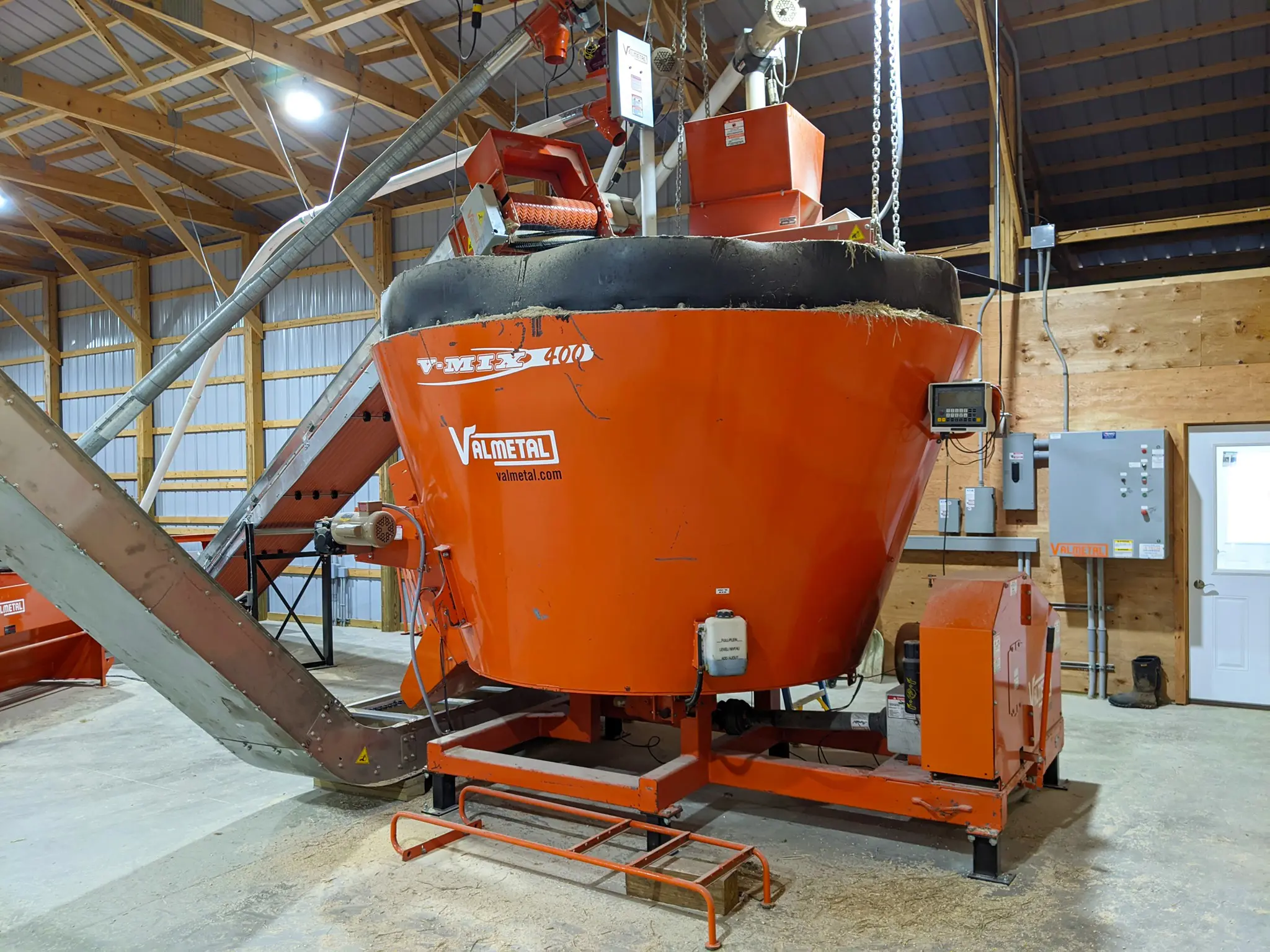 Vertical mixer V-MIX 400 - Brandon Dingmann Steer Barn