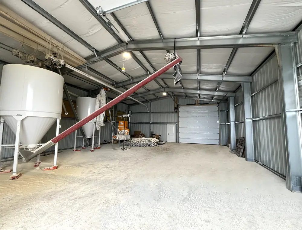 Pre-batch system dedicated building - LCM Quesnel Farm