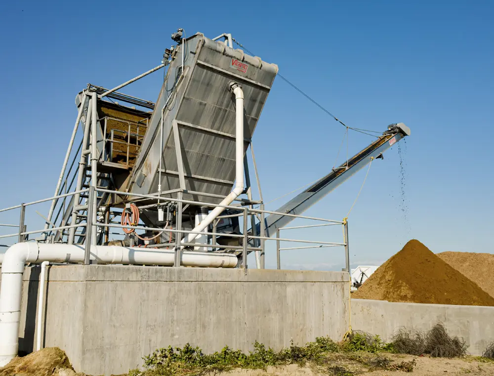 Sloped screen separator - Horizon Jerseys Farm