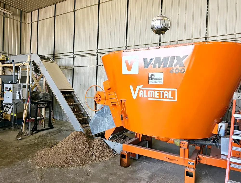 V-MIX 400 vertical mixer  - Big Lake Organics